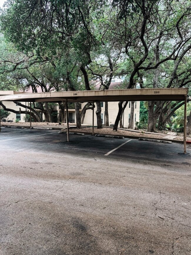 Foto del edificio - 8702 Village Dr