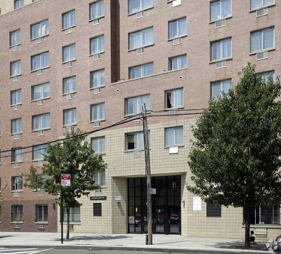 Foto del edificio - Macombs Road Apartments