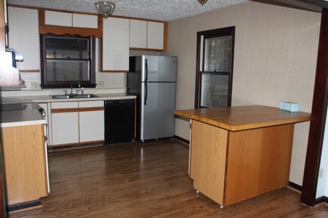 Building Photo - 2012 Carroll Dr