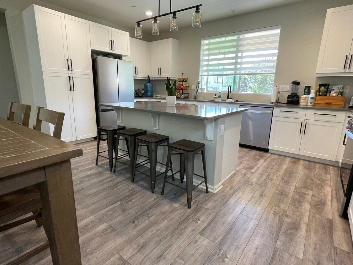 Foto principal - 1593 Bath Ave