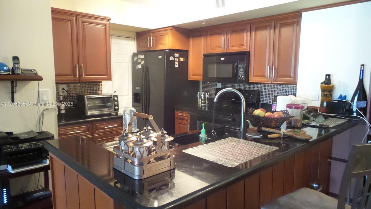 Foto principal - 2600 S University Dr