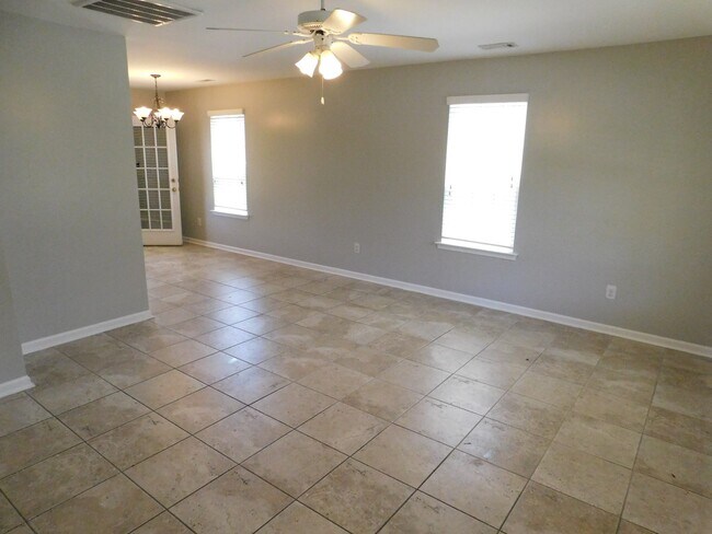 Foto del edificio - great 3 bed 2.5 bath master down