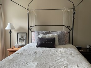 Building Photo - 205 Cresswell St