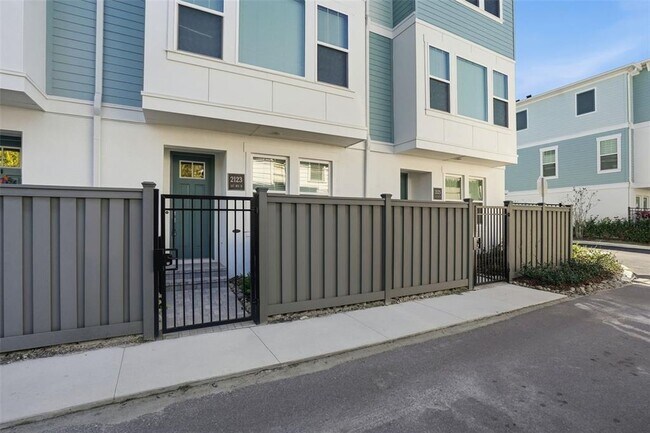 Foto del edificio - 2123 1st Ave N