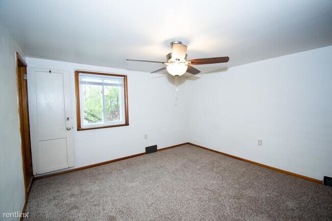 Foto del edificio - 2 br, 1 bath Townhome - 4459 4th St