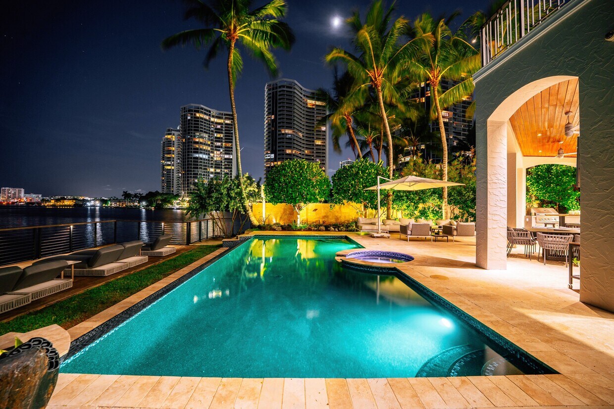 Foto principal - 3916 Island Estates Dr