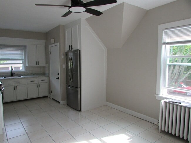 Building Photo - 1038 Somerset Ave