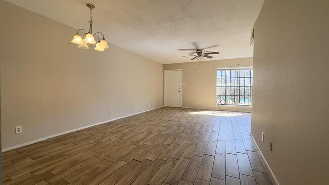 Foto del edificio - 6200 W Tidwell Rd