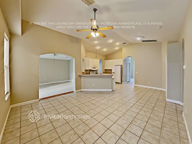 Building Photo - 3800 Bayshore Cir