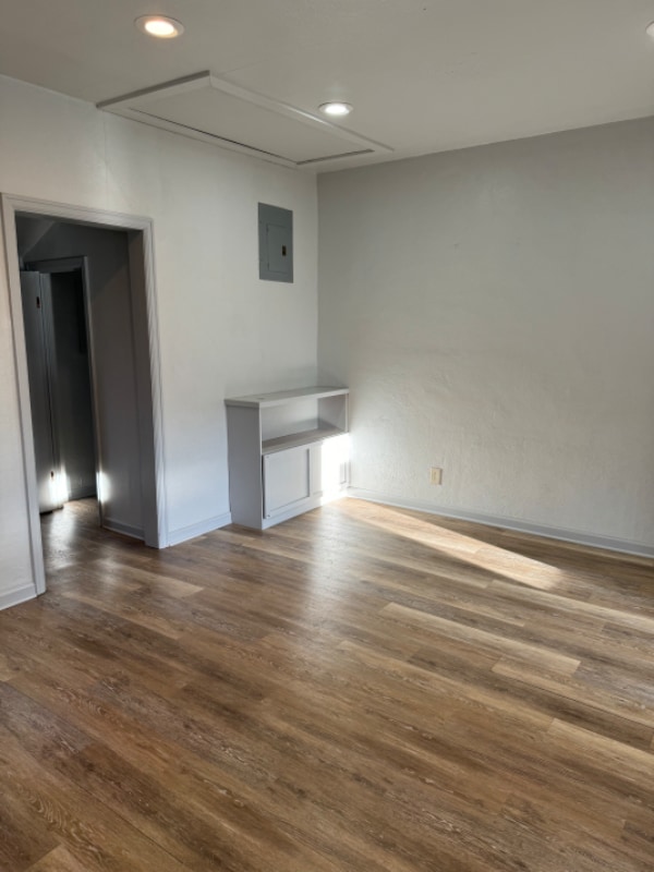 Building Photo - 8 S Woodard Ave