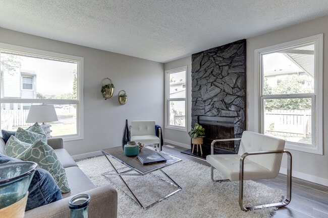 Photo du bâtiment - 7032 Mill Woods Rd S