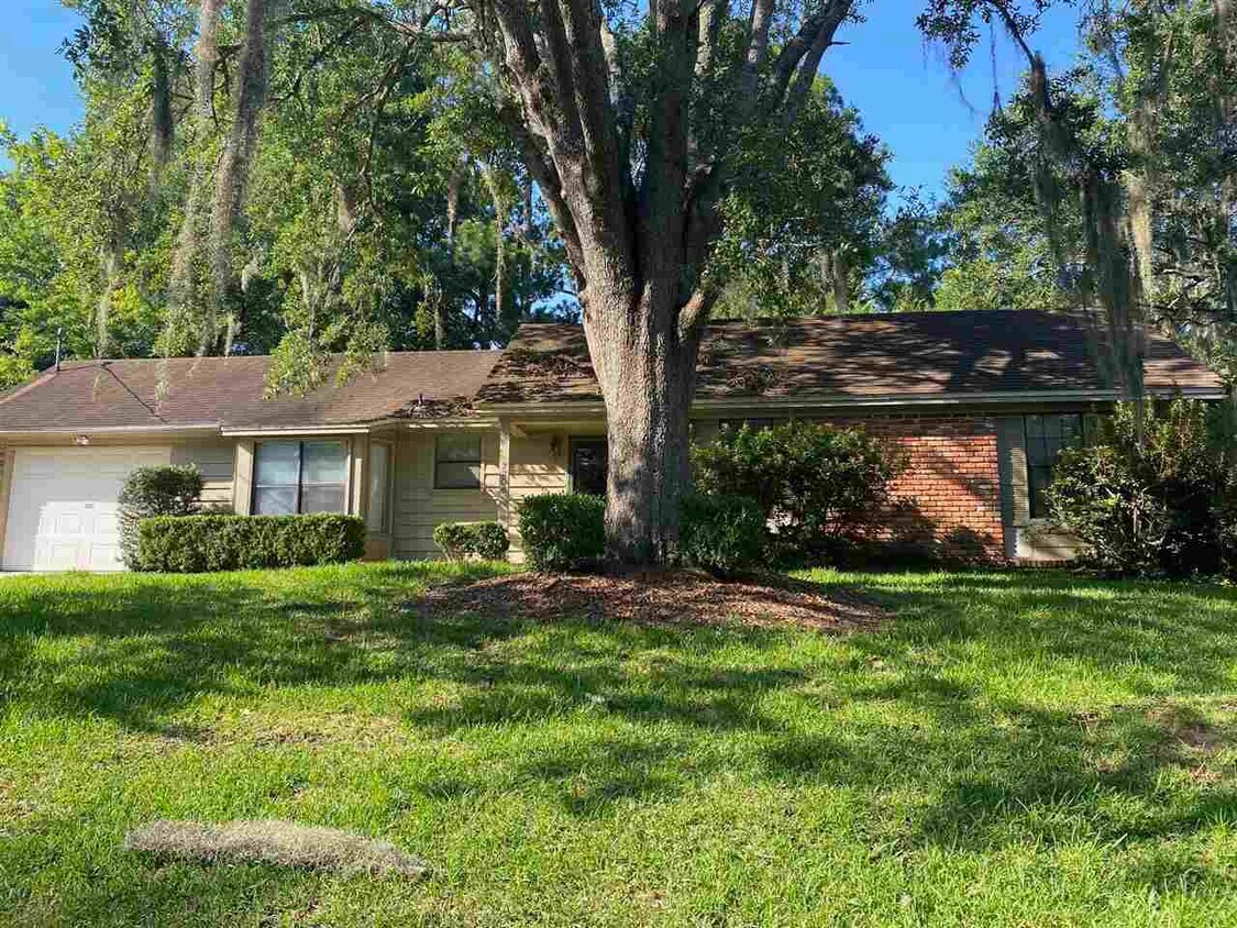 Primary Photo - 2208 Branbury Ln