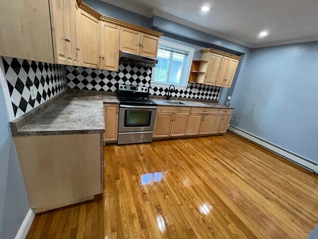 Building Photo - 76 Centre St