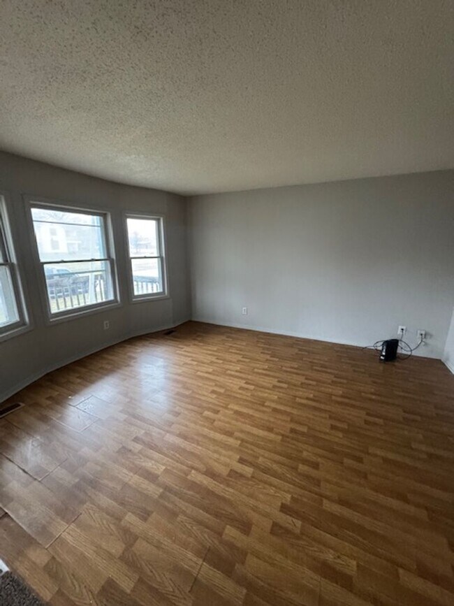 Foto del edificio - 513 E Suttenfield St