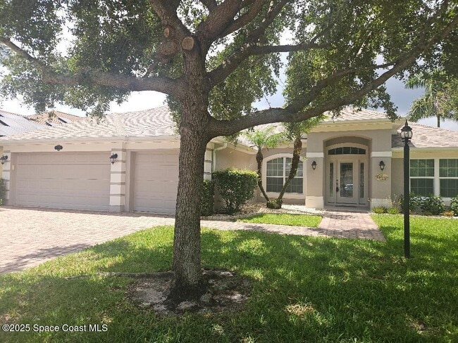 Building Photo - 2074 Botanica Cir