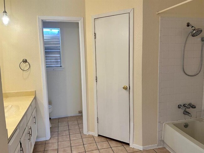 Building Photo - 12005 Bobcat Trail