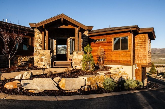 Building Photo - 6090 N Old Ranch Rd