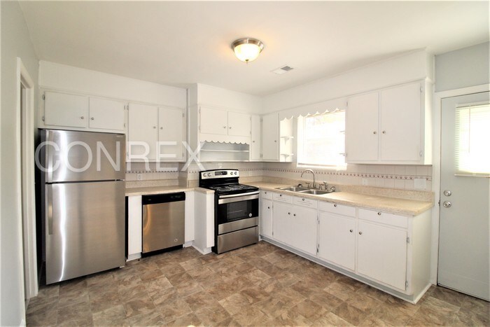 Primary Photo - 108 Whispering Pines Cir