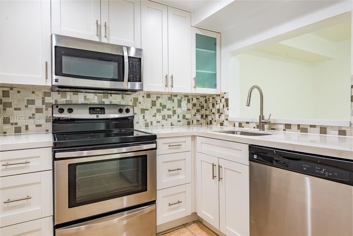 Foto principal - 11750 SW 18th St