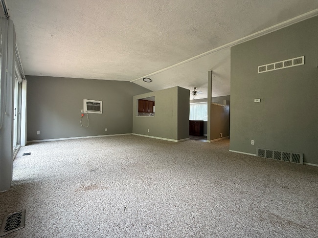 Building Photo - 4305 Old Castle Cir