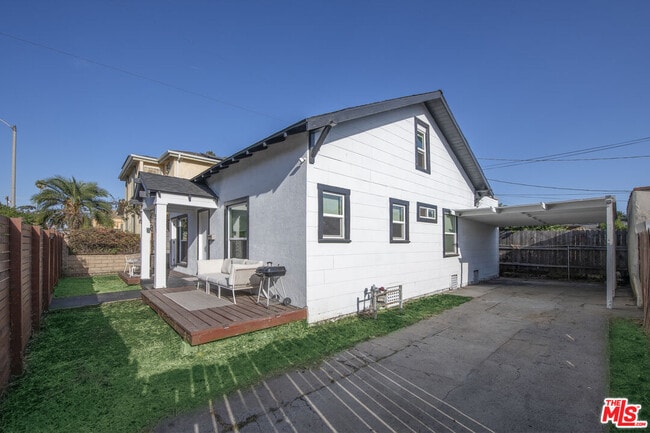 Foto del edificio - 4616 Rosewood Ave