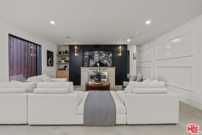 Foto del edificio - 23726 W Oxnard St