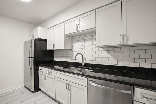 Building Photo - 2020 S Congress Ave