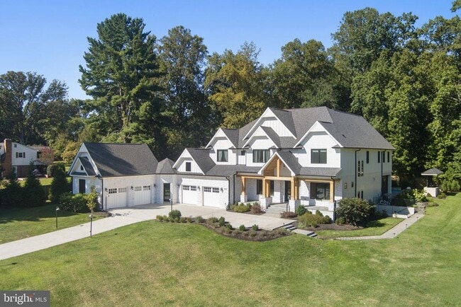 Building Photo - 608 Walker Rd
