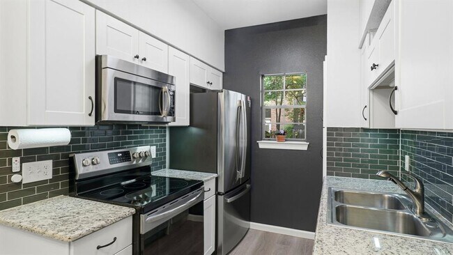 Building Photo - 203 E 31st St