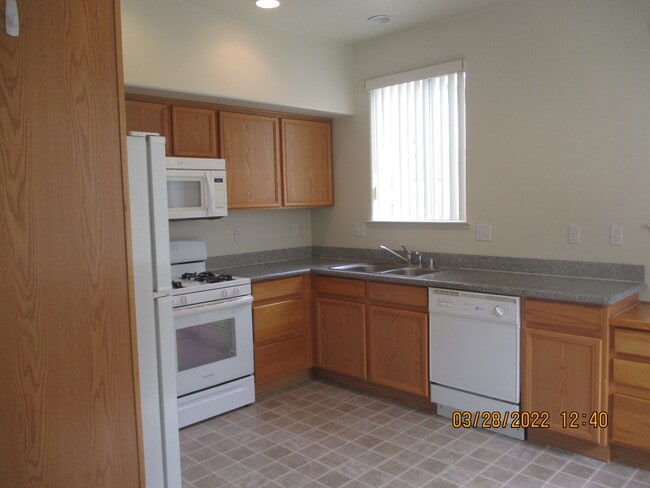 Building Photo - 1751 Pinewood Dr