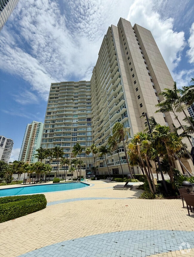 Building Photo - 2451 Brickell Ave