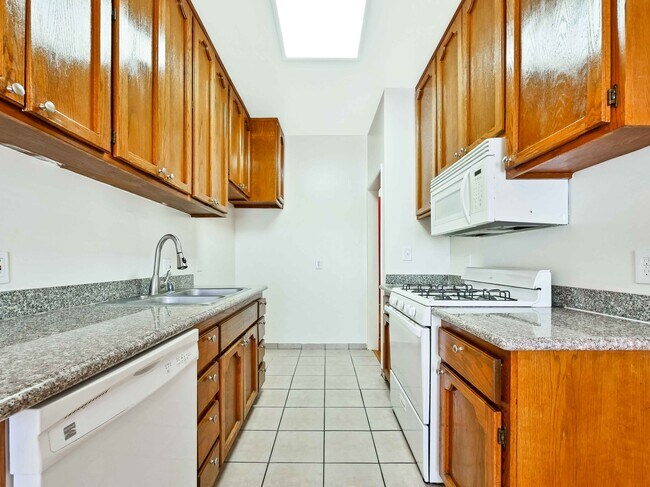 Building Photo - 6709 Woodley Ave
