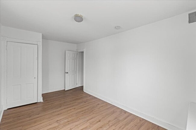 Foto del edificio - 206 N Broadway