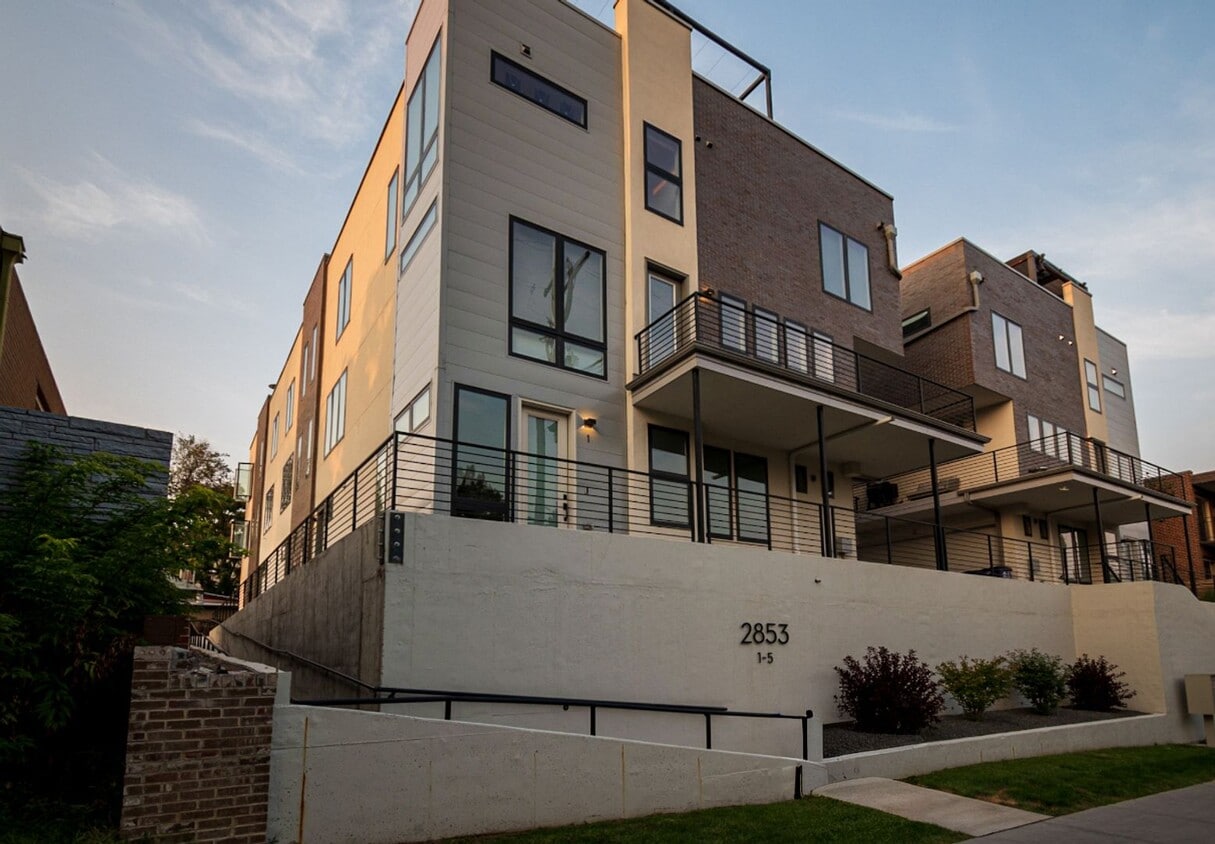 Newer Build 2 Bedroom, 4 Bathroom Jefferson Park Townhome - Newer Build 2 Bedroom, 4 Bathroom Jefferson Park Townhome