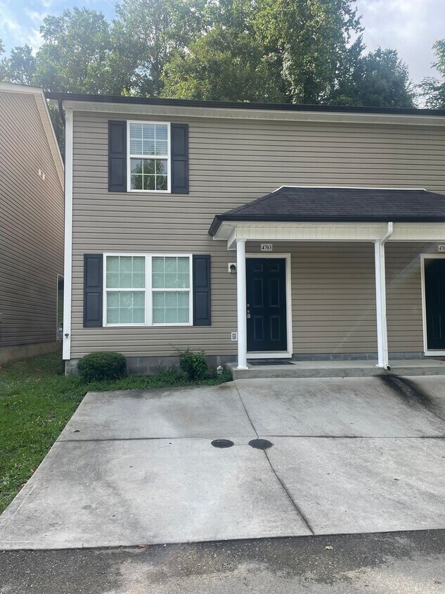 Foto principal - Knoxville 37918 - 2 bedroom, 2.5 bath town...