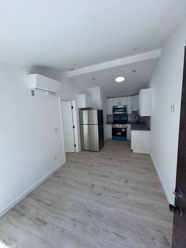 Building Photo - 15017 Dickens St