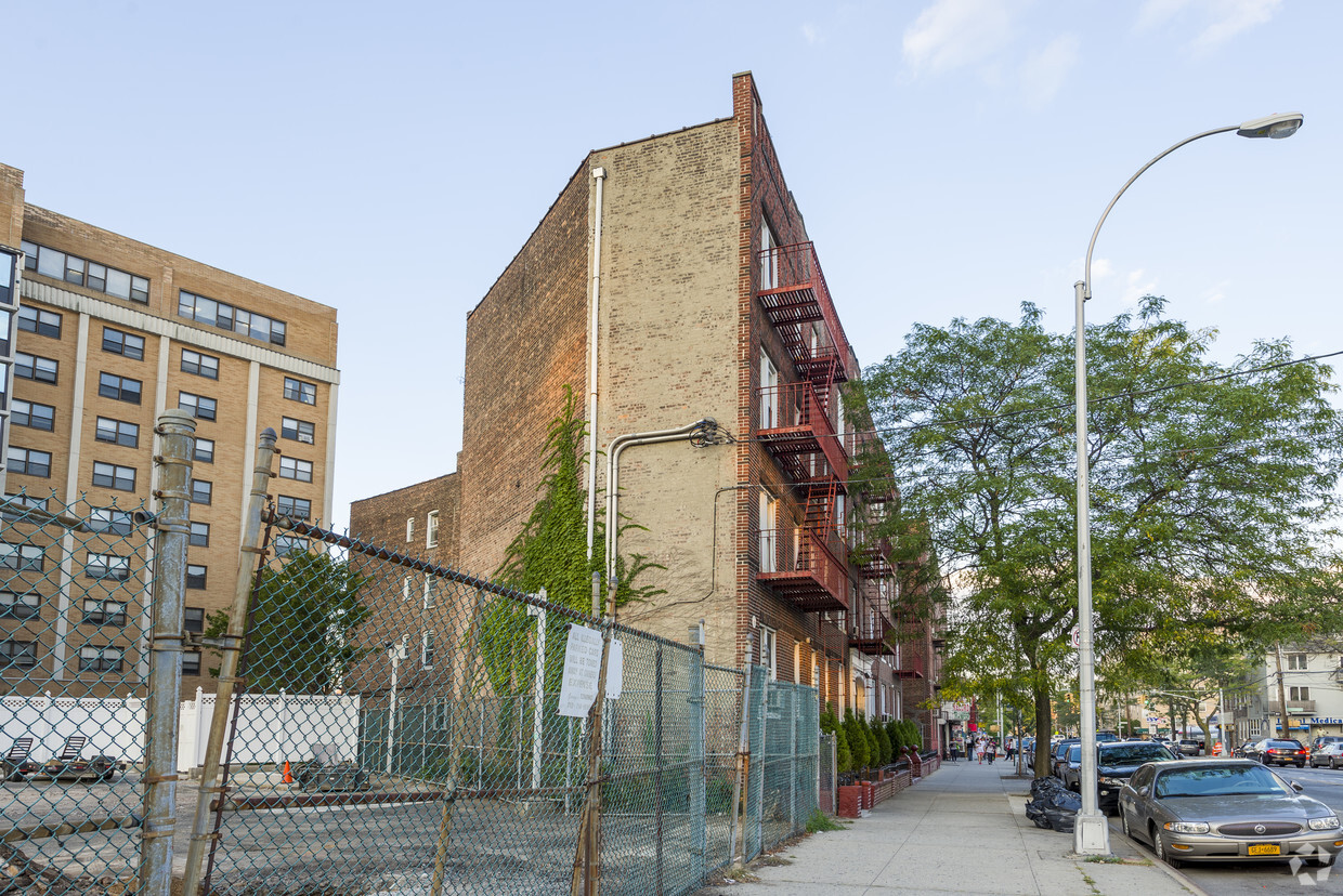 Foto del edificio - 333 Neptune Ave