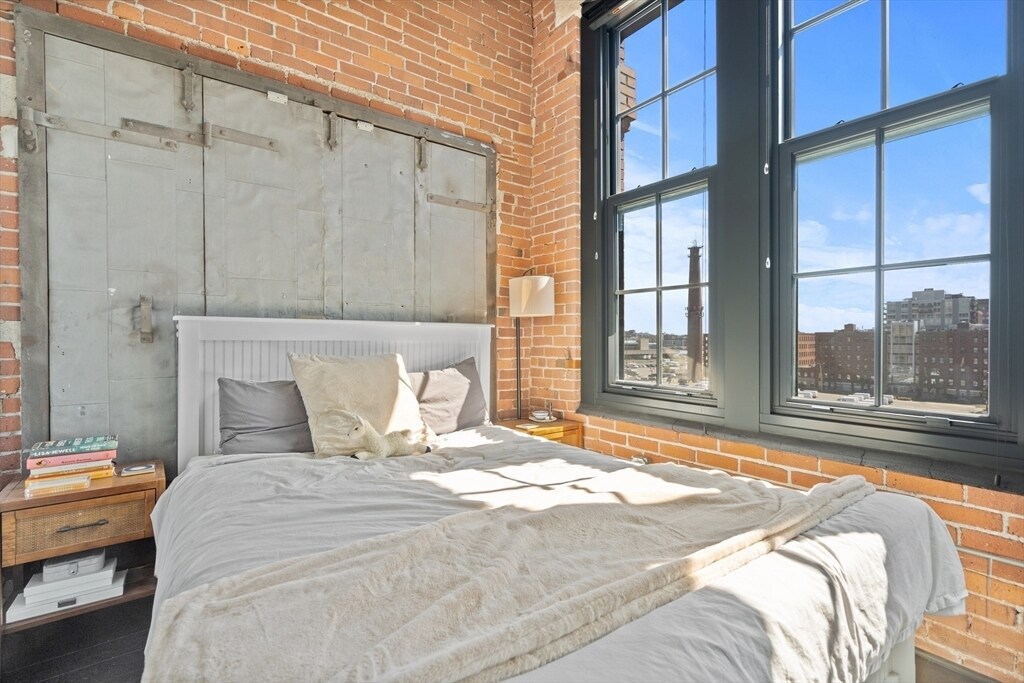 Primary Photo - 319 A St