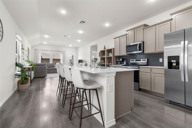 Building Photo - 1424 Tarzan Dr
