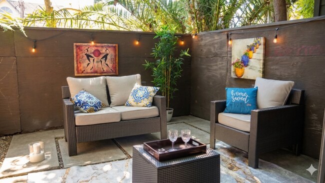 Amplio patio privado | Barbacoa disponible bajo petición a través del servicio de portero 24/7 - 4401 Kraft Ave
