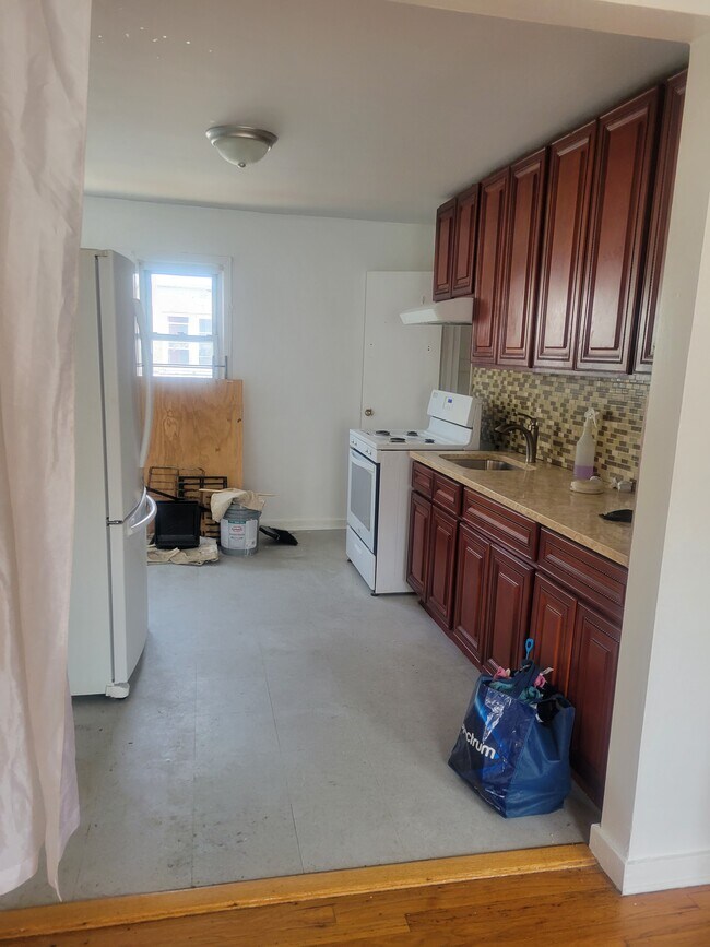 Freshly painted kitchen - 12011 131st St