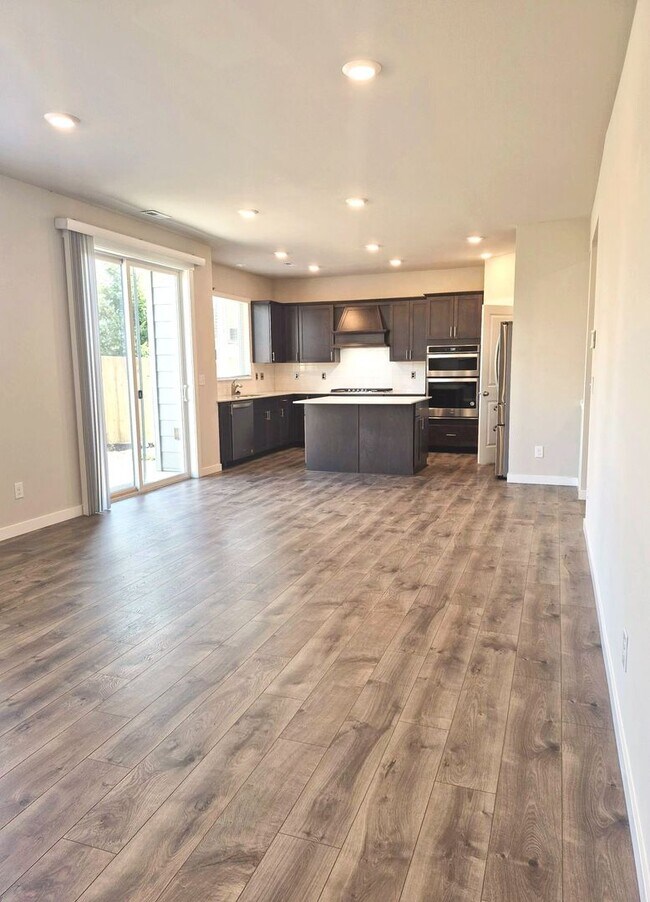 Foto del edificio - Beautiful 5BD/3BA home located in Rainer Ridge