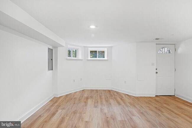 Building Photo - 3538 10th St NW