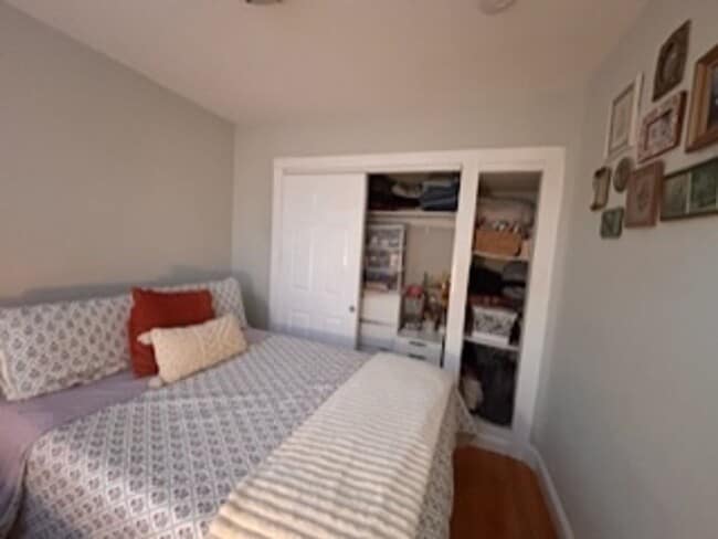 Building Photo - Don't Miss out on this giant 3 bed in the North End