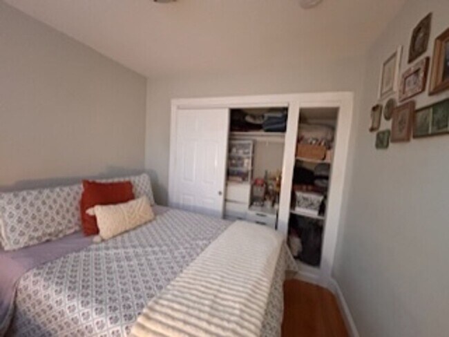 Foto del edificio - Don't Miss out on this giant 3 bed in the North End