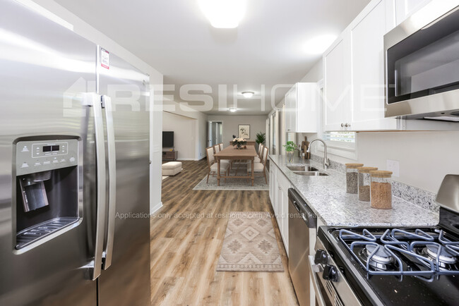 Foto del edificio - 811 Sage Ln Nw