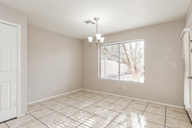Building Photo - 4218 N 92nd Ln
