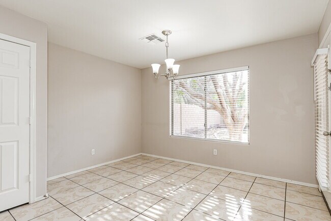 Foto del edificio - 4218 N 92nd Ln