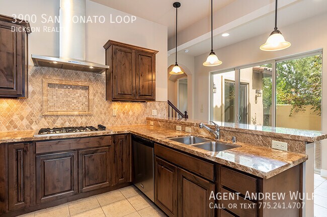 Foto del edificio - Beautiful and Spacious Townhome!