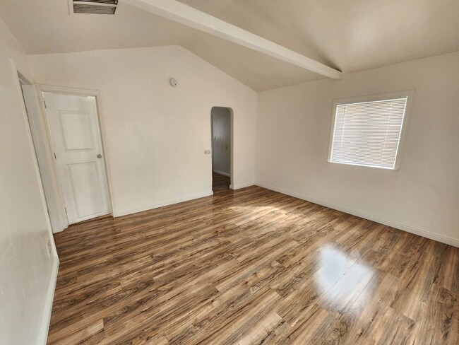 Building Photo - 6554 El Rey Ave